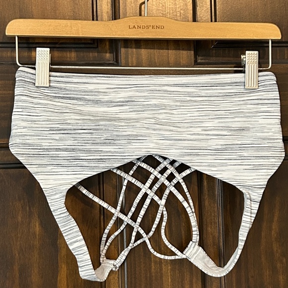 Lululemon Sports Bra - Size 8 - Picture 1 of 4